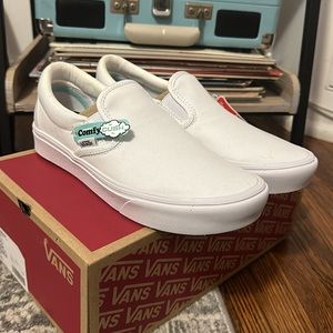 Women’s 8/Mens 6.5 ComfyCush White Slip-On Vans